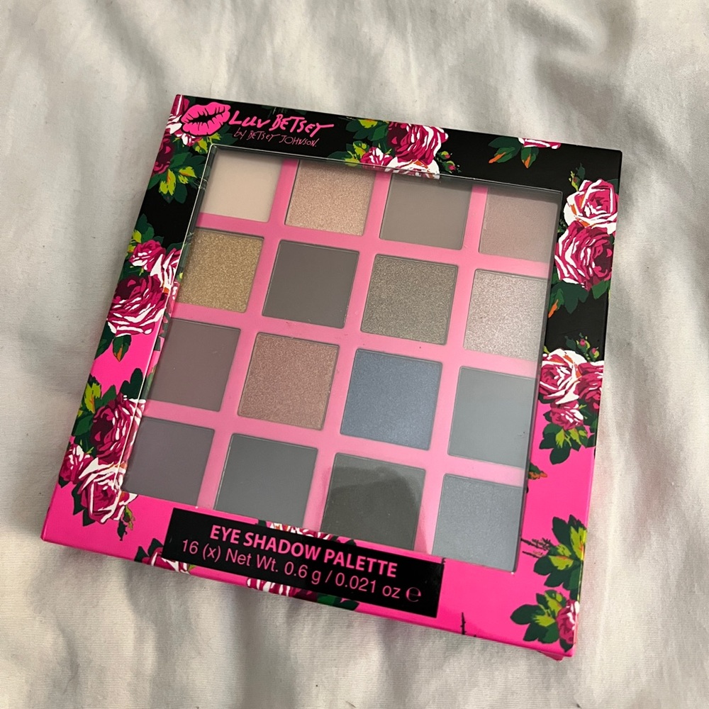 betsey johnson eyeshadow